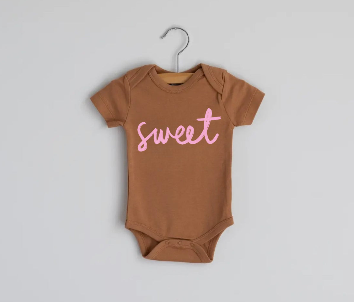 Newborn baby girl chocolate onesie with pink sweet cursive lettering print baby girl Canada clothes newborn baby Canada cotton onesie 
