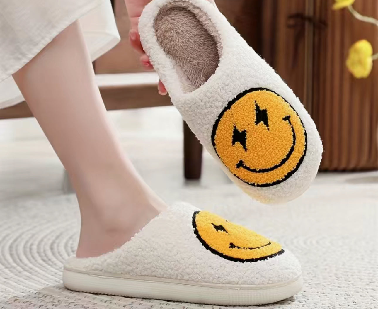 Women’s Fuzzy Smiley Slippers Hippo Boutique