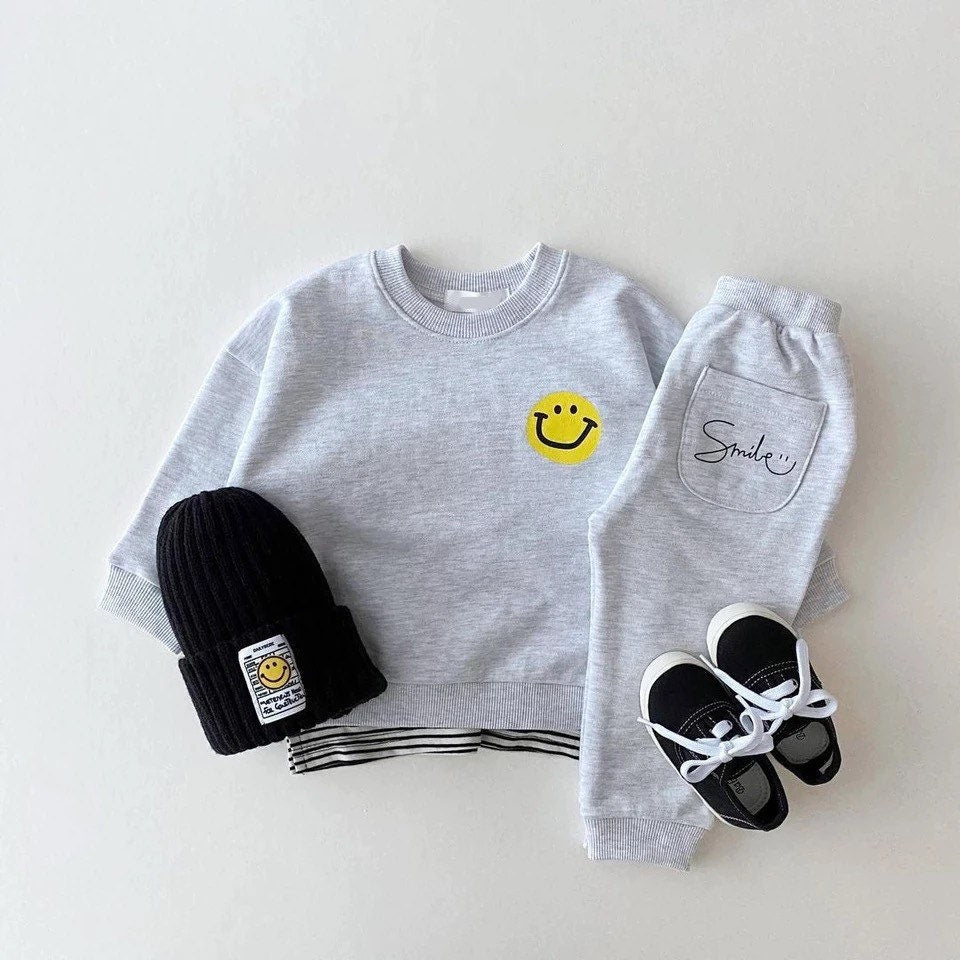 Smile Oversized Sweatshirt Outfit - Hippo Boutique