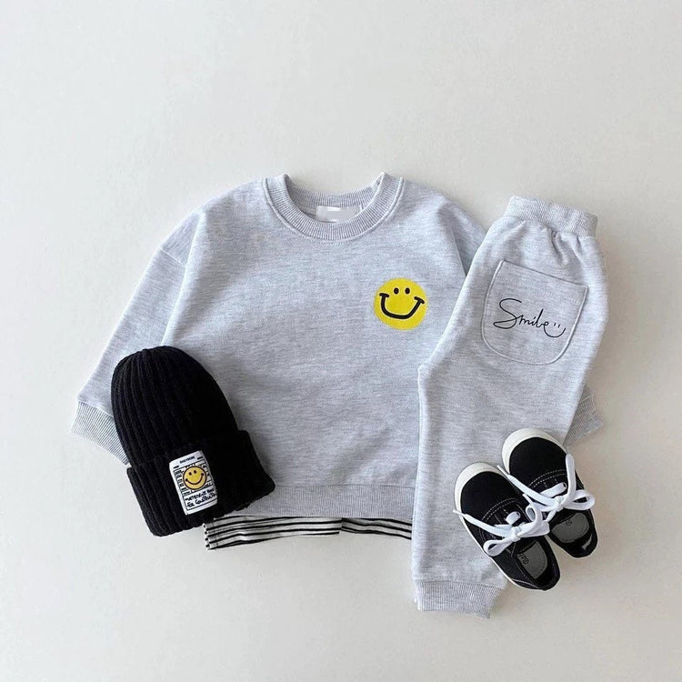 Smile Oversized Sweatshirt Outfit - Hippo Boutique