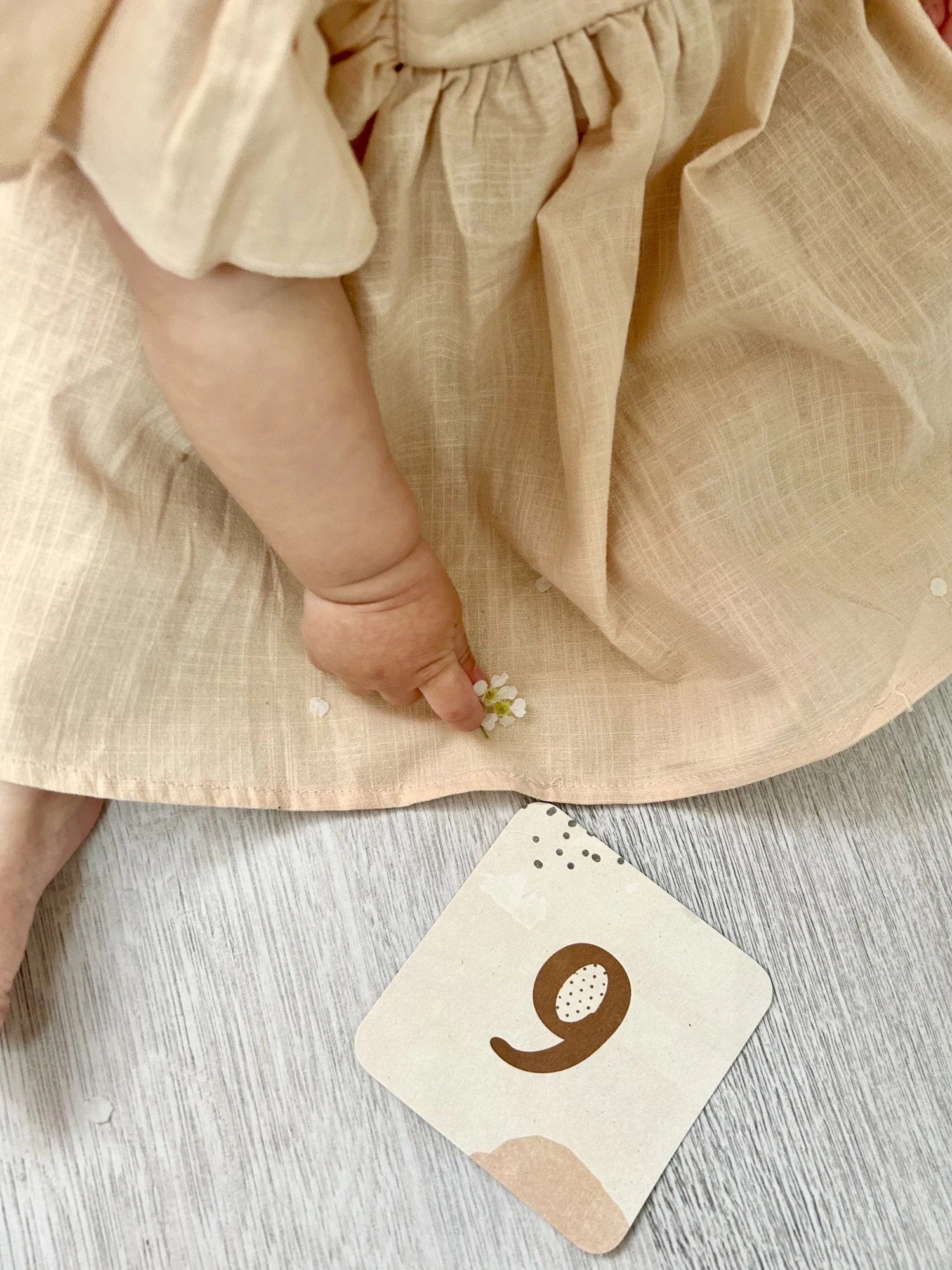 Ruffled sleeveless cotton linen baby girl dress / baby clothes / toddler / baby gift / baby shower / infant / baby 1st birthday