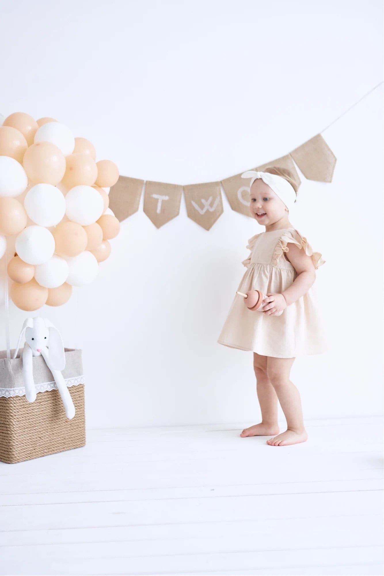Ruffled sleeveless cotton linen baby girl dress / baby clothes / toddler / baby gift / baby shower / infant / baby 1st birthday