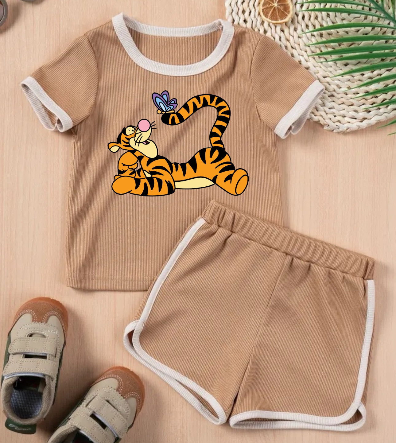 Toddler and Baby pooh outfit, clothes set, shirt , shorts , baby girl , baby clothes, baby shower, baby boy, baby girl, baby gift